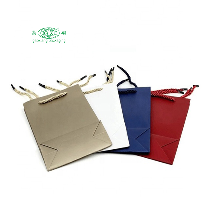 Luxury shopping gift handle paper bag Christmas kraft paper bag custom paper bag