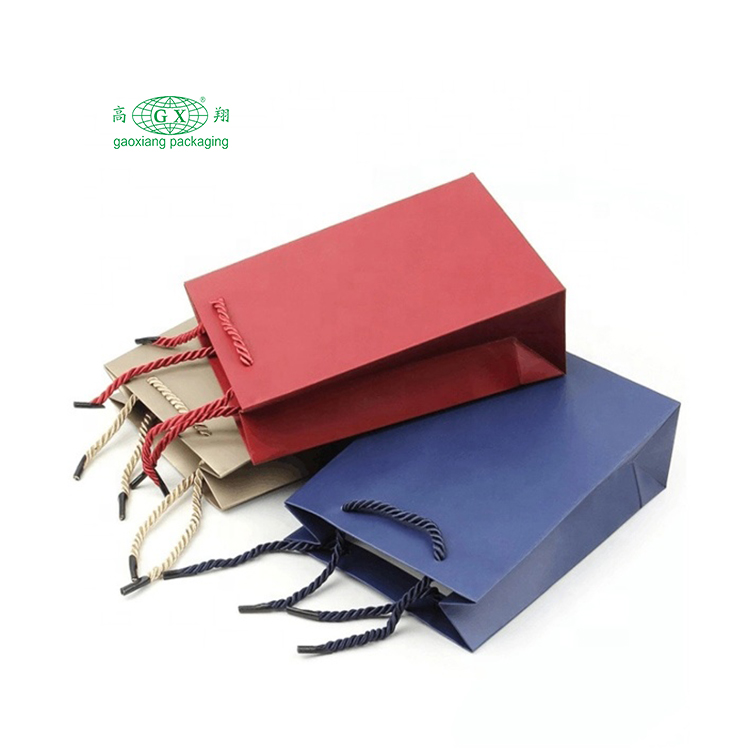 Luxury shopping gift handle paper bag Christmas kraft paper bag custom paper bag