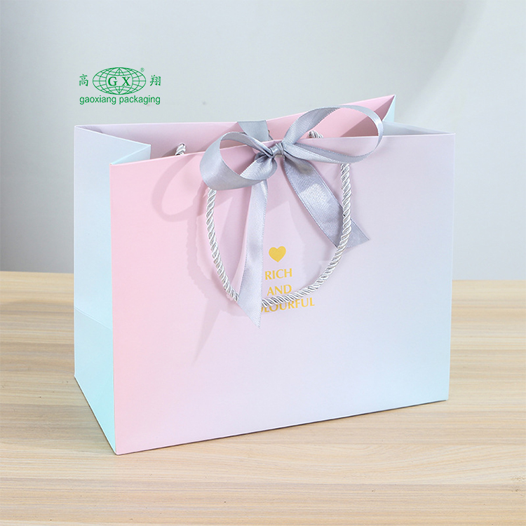 Luxury shopping gift handle paper bag Christmas kraft paper bag custom paper bag