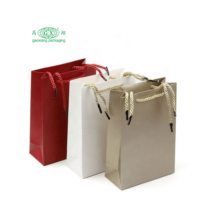 Custom shopping bags clothing gold printed logo design white cardboard paper packaging bags for retail